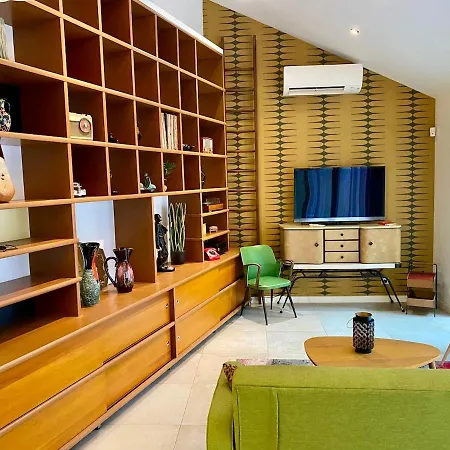 Atypical 5-person House With Patio, Downtown, Air-conditioning Holiday home